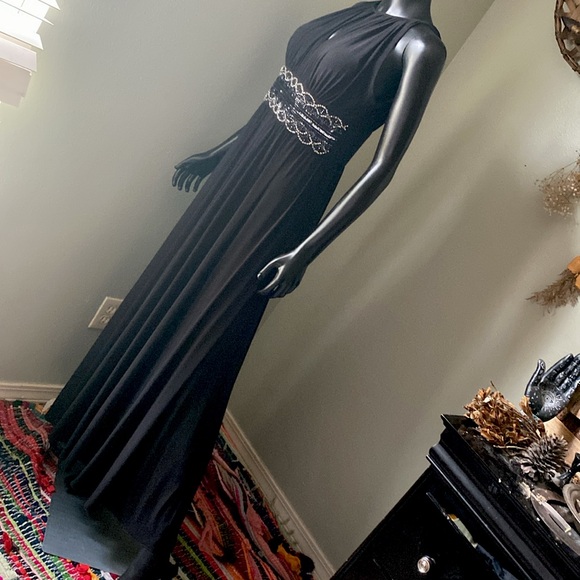 R&M Richards Black Sleeveless Halter Gown Dress - Picture 7 of 11